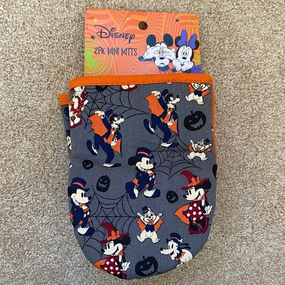 Disney Mickey Mouse Halloween Oven Mitts - Picture 1 of 5